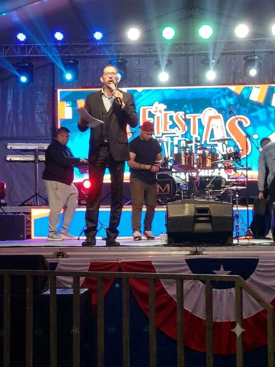 Jorge Delgado animando un evento